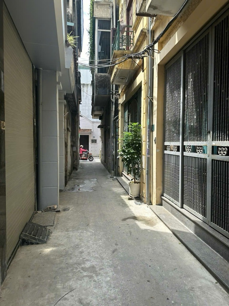 BÁN NHÀ - 15M RA PHỐ YÊN HÒA Ô TÔ TRÁNH - 7 PHÒNG - NHÀ ĐẸP- MẶT TIỀN 7.5M.