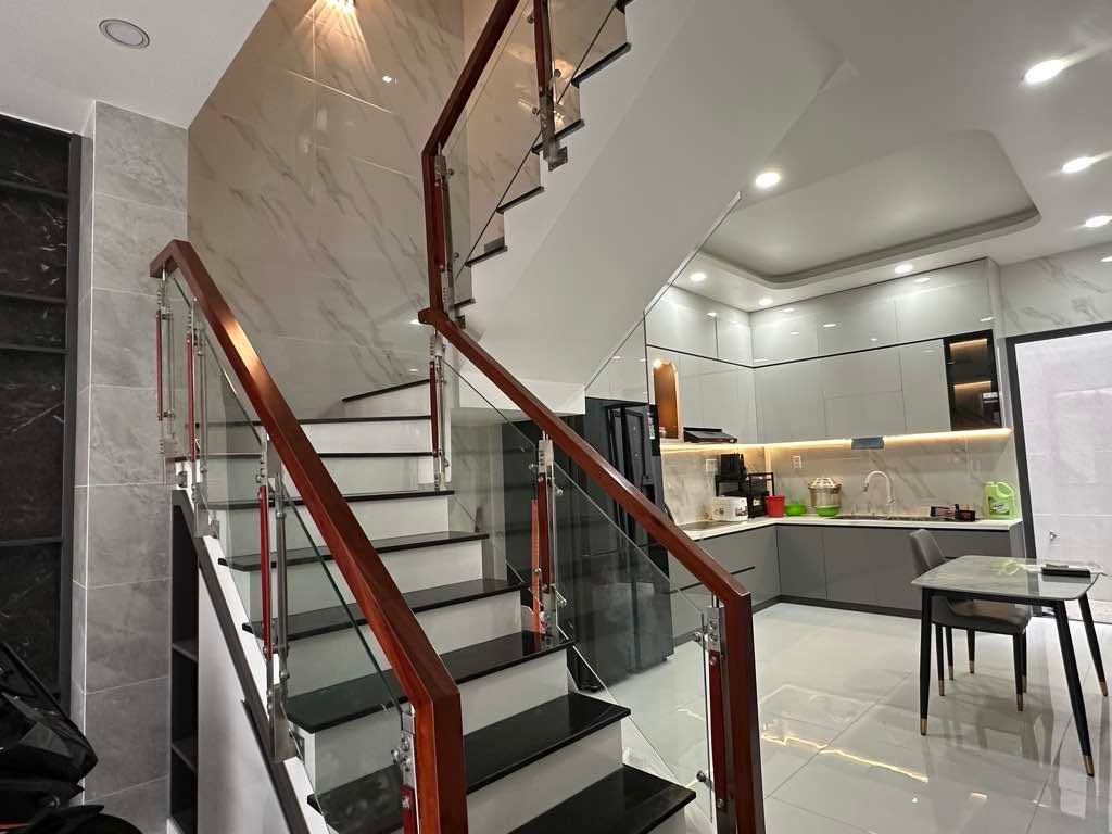 NHÀ MỚI 100% – Ô TÔ NGỦ TRONG NHÀ – NGAY TRUNG TÂM Q10 – CHỈ 12 TỶ
