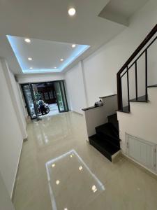 NHÀ QUẬN 10 – ĐƯỜNG 3/2 – HẺM XE HƠI – 3 TẦNG – 39M² – CHỈ 8 TỶ 350
