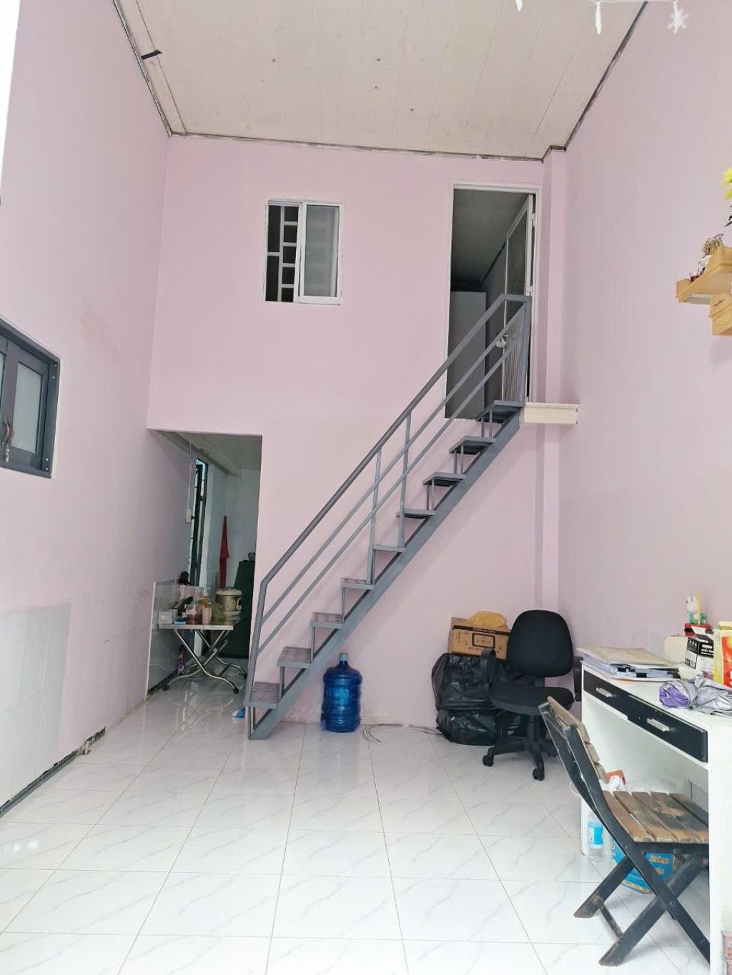 NGAY TRUNG TÂM THỦ ĐỨC - HẺM 3 GÁC - CÁCH MẶT KHA VẠN CÂN 100M - CÁCH HXH 50M - ĐANG CÓ THU NHẬP NHẬP 6 TRIỆU/THÁNG
