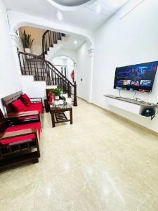 • Ô TÔ – KINH DOANH – NHÀ ĐẸP 38M² MT 3.3M – FULL NỘI THẤT – Ở CỰC SƯỚNG – CHỈ NHỈNH 9 TỶ