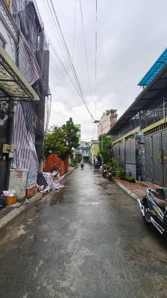 NHÀ SÁT MẶT TIỀN ĐƯỜNG KINH DOANH SẦM UẤT