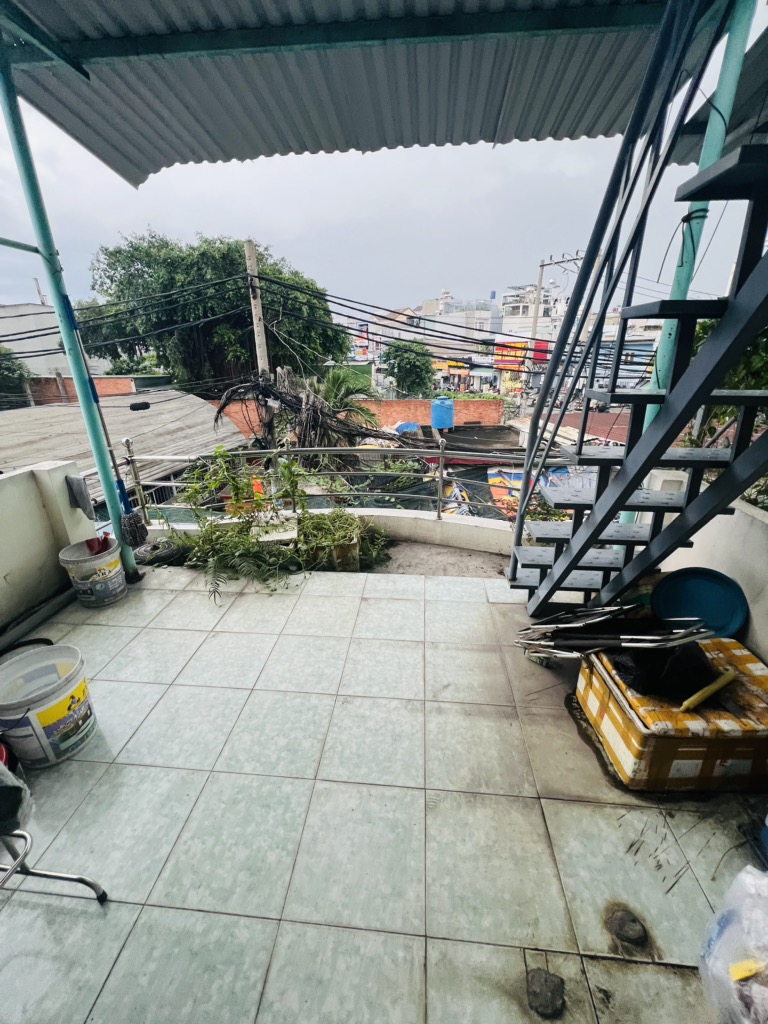 MẶT TIỀN CHỦ CHUYỂN NHƯỢNG QUYỀN SỞ HỮU ĐẤT TẶNG NHÀ 3 TẦNG