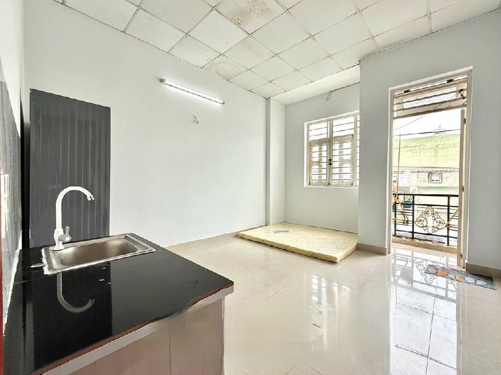 HẺM Ô TÔ SÁT MẶT TIỀN ĐƯỜNG. CHỦ NGỘP BANK