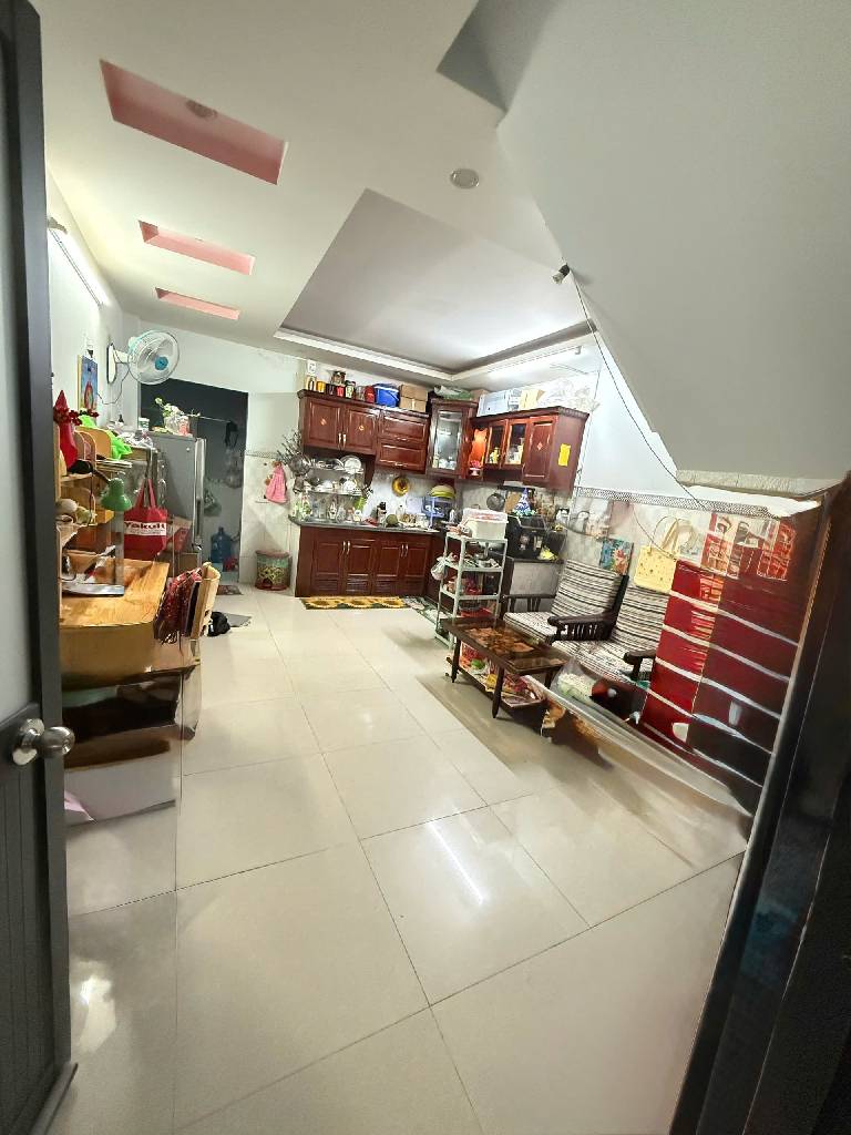 HẺM Ô TÔ SÁT MẶT TIỀN ĐƯỜNG. CHỦ NGỘP BANK