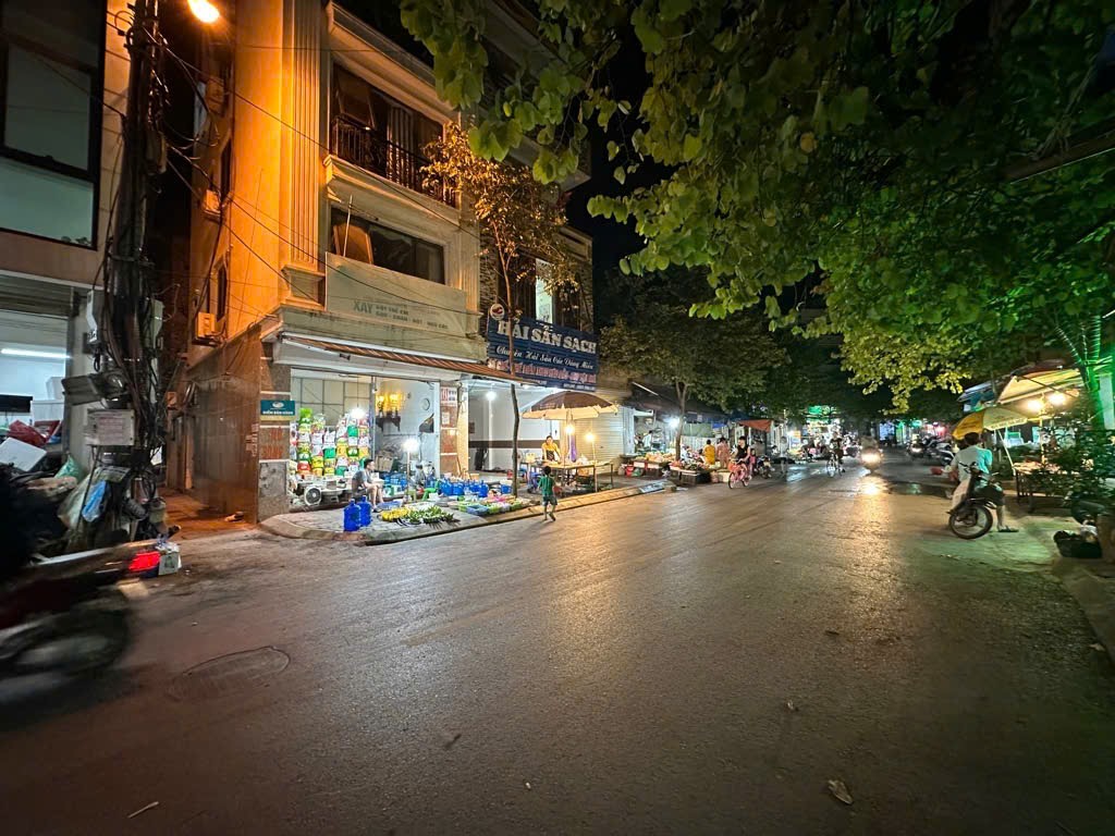 NHÀ 6 TẦNG THANG MÁY CÁCH 1 NHÀ RA PHỐ,TỨ HIỆP GIÁ 7,4 TỶ