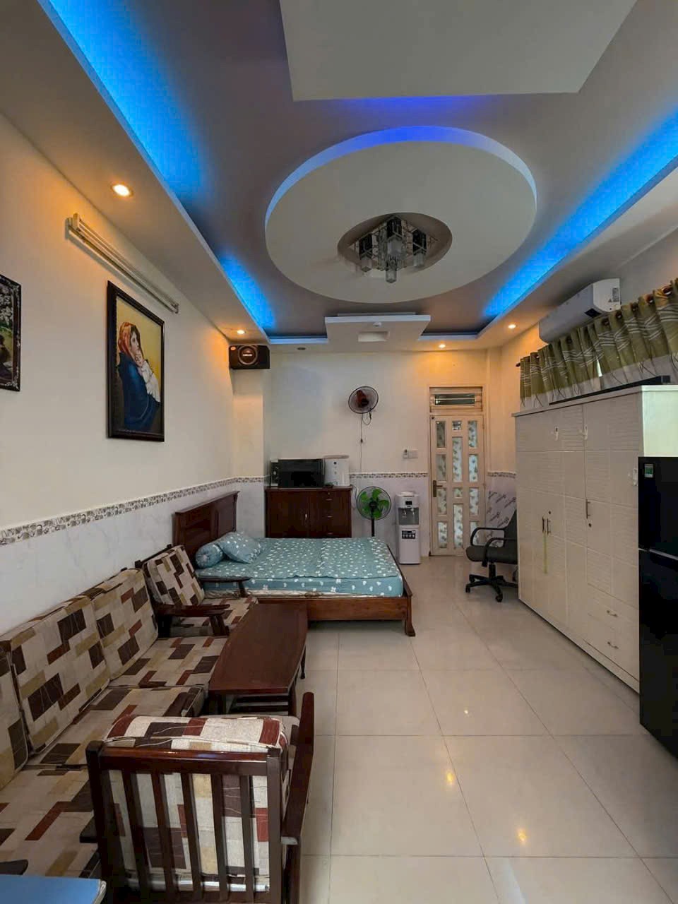 CHDV GIÁP Quận 3 - 5 TẦNG - CN ĐỦ 131M1 - HXH VÀO NHÀ