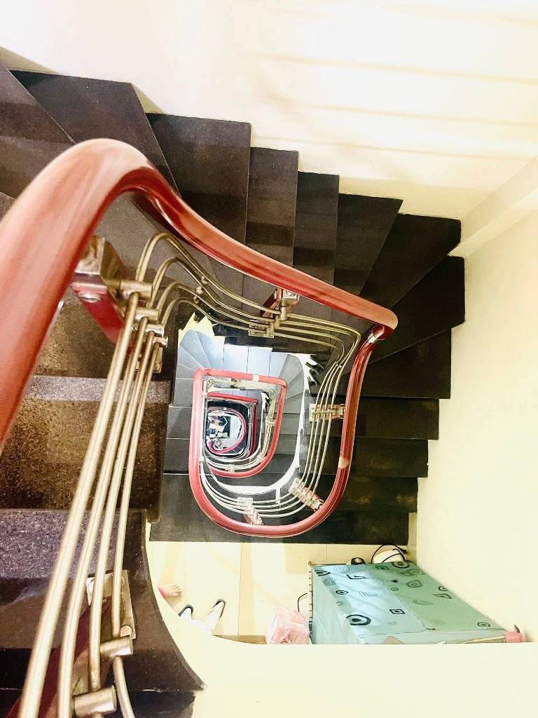 NHÀ TÂN ẤP -BA ĐÌNH -DÂN XÂY 5 TẦNG- KIÊN CỐ-GẦN Ô TÔ - PHỐ KINH DOANH SẦM UẤT- TẦM TIỀN CÓ 102