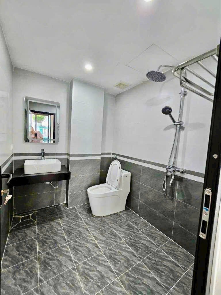 NHÀ HỘ KHẨU TT HOÀN KIẾM GIÁP RANH HBT- TÂY HỒ - 4 TẦNG 30M- FULL NỘI THẤT XỊN XÒ -Ở NGAY