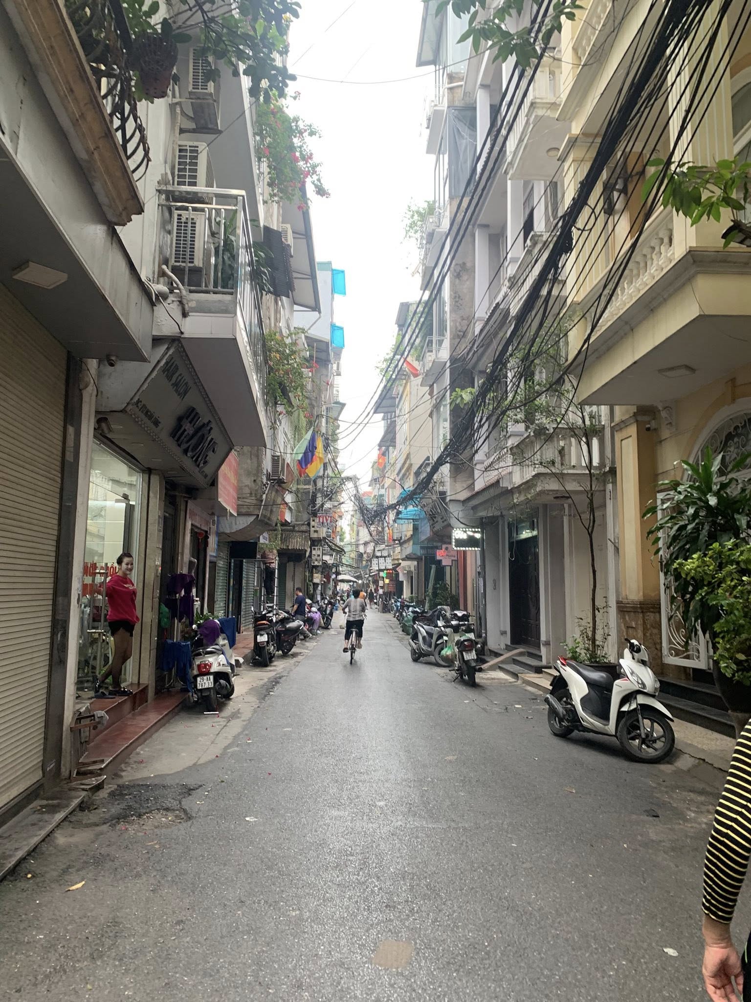 TÂY HỒ - DÂN XÂY 6 TẦNG CHẮC CHẮN CHỈ VIỆC Ở - NGÕ VF3 LÙI - MỘT NHÀ RA PHỐ Ô TÔ HAI CHIỀU -CHỈ 5,4 TỶ