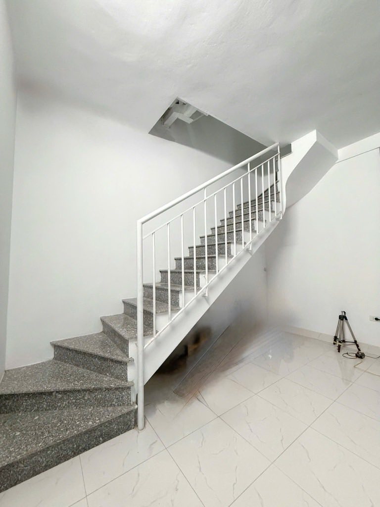 ÂU CƠ - TÂY HỒ GIÁP RANH BA ĐÌNH - CẦU GIẤY 40M - 3 TẦNG - KO QUY HOẠCH - CHỈ 2 TỶ - TẦM TIỀN 