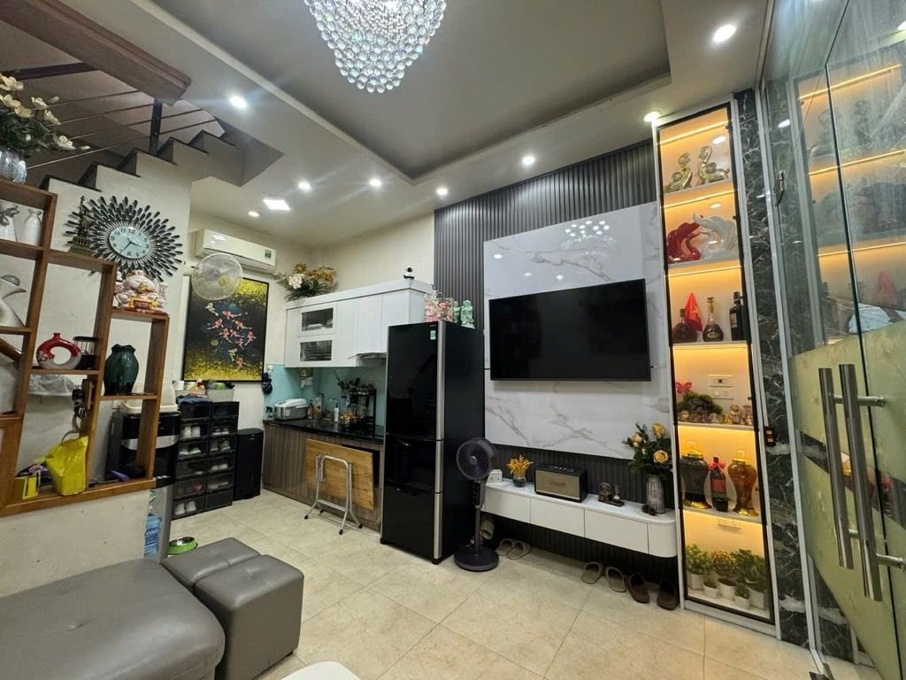 TT BA ĐÌNH- TƯƠNG LAI SÁNG - VÀI BƯỚC RA PHỐ - GIÁP PHỐ CỔ  - GẦN TRƯỜNG     