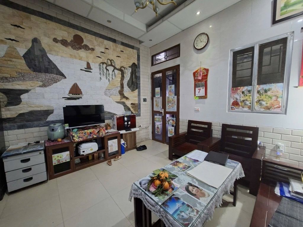 NHÀ GẦN PHỐ - LÔ GÓC - NGÕ BA GÁC - TIỆN ÍCH - ĐỐI DIỆN NHÀ MÁY BIA - VỪA TẦM TÀI CHÍNH