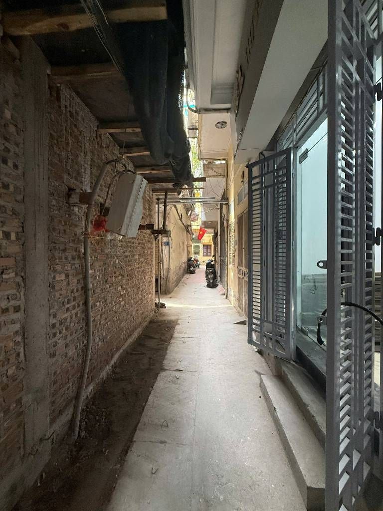 NHÀ PHỐ VĂN CAO - LÕI BA ĐÌNH GIÁP RANH TÂY HỒ - CẦU GIẤY - 28M - 4 TẦNG - VỀ Ở NGAY