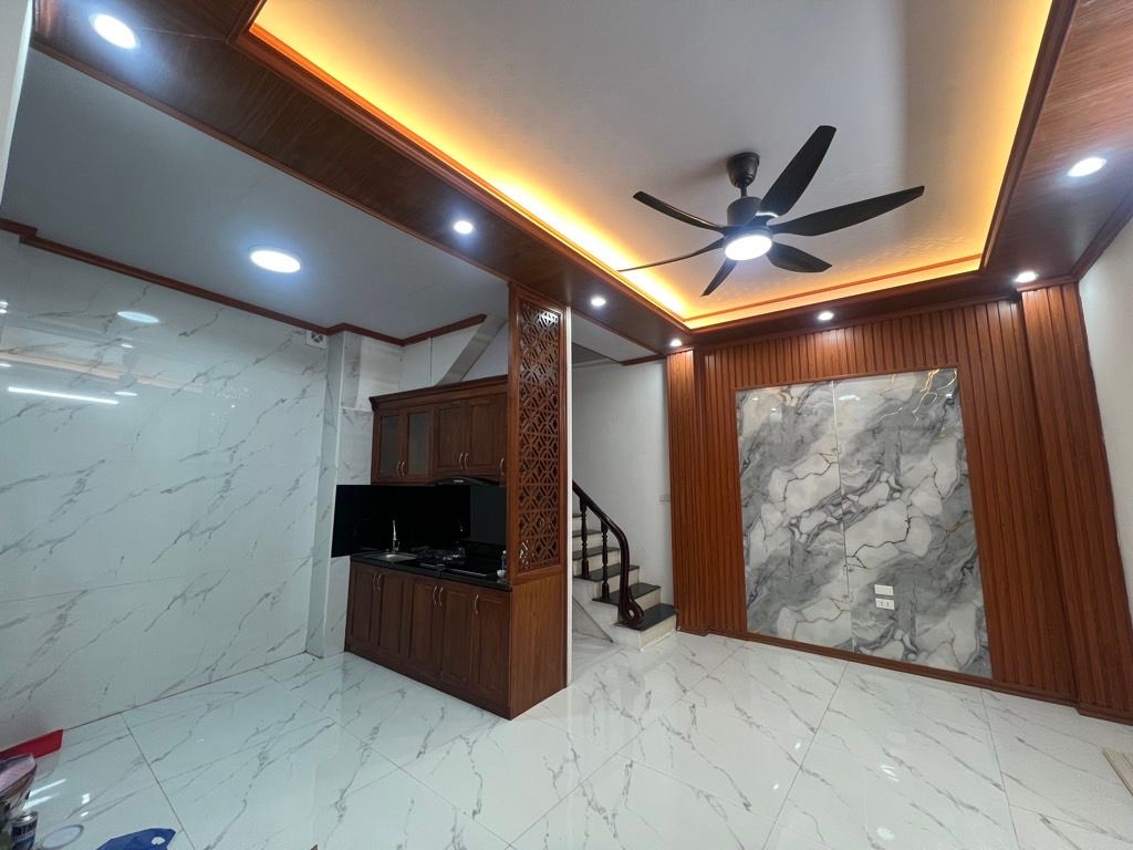 NHÀ LÔ GÓC MẶT TIỀN RỘNG NỞ HẬU - VỊ TRÍ TRUNG TÂM NGỌC LÂM NGUYỄN VĂN CỪ. HÀNG XÓM MYPEC