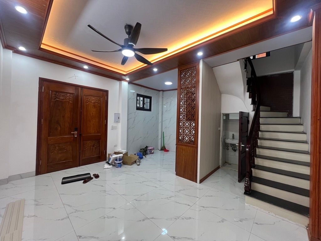 NHÀ LÔ GÓC MẶT TIỀN RỘNG NỞ HẬU - VỊ TRÍ TRUNG TÂM NGỌC LÂM NGUYỄN VĂN CỪ. HÀNG XÓM MYPEC