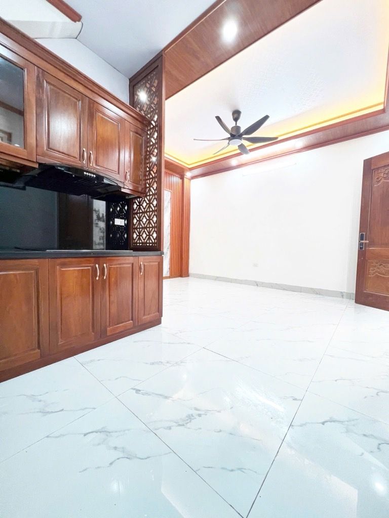 NHÀ LÔ GÓC MẶT TIỀN RỘNG NỞ HẬU - VỊ TRÍ TRUNG TÂM NGỌC LÂM NGUYỄN VĂN CỪ. HÀNG XÓM MYPEC