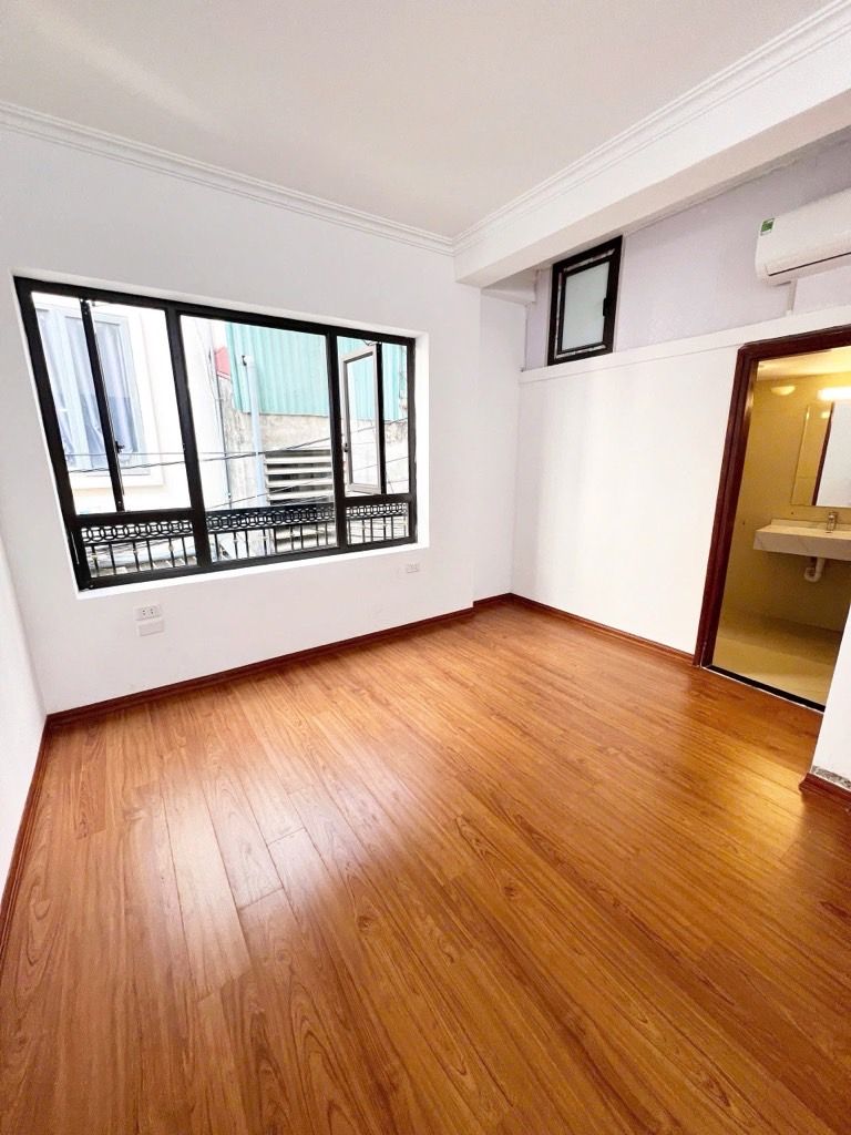 NHÀ LÔ GÓC MẶT TIỀN RỘNG NỞ HẬU - VỊ TRÍ TRUNG TÂM NGỌC LÂM NGUYỄN VĂN CỪ. HÀNG XÓM MYPEC