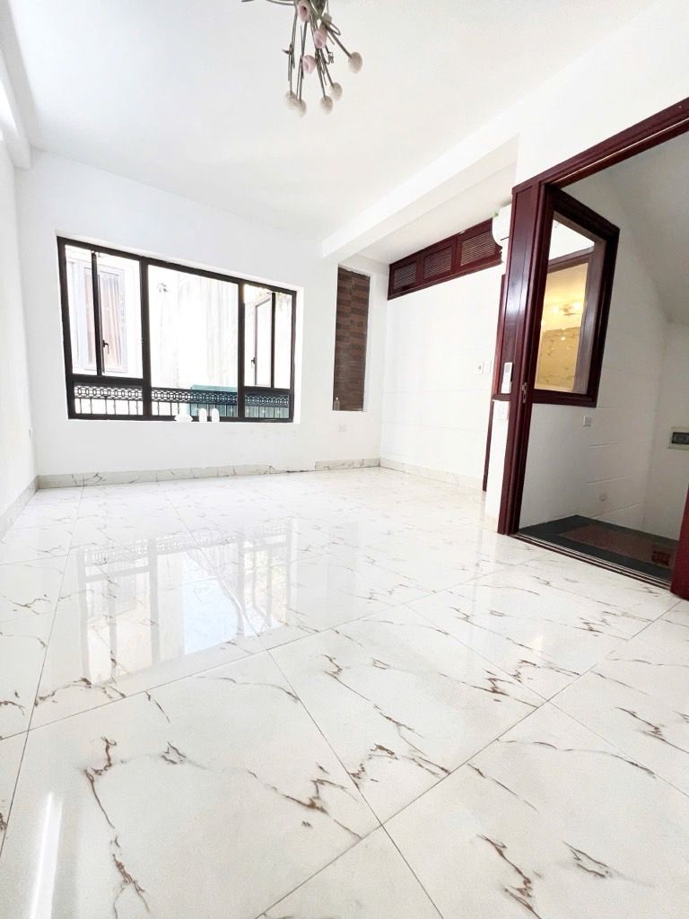 NHÀ LÔ GÓC MẶT TIỀN RỘNG NỞ HẬU - VỊ TRÍ TRUNG TÂM NGỌC LÂM NGUYỄN VĂN CỪ. HÀNG XÓM MYPEC