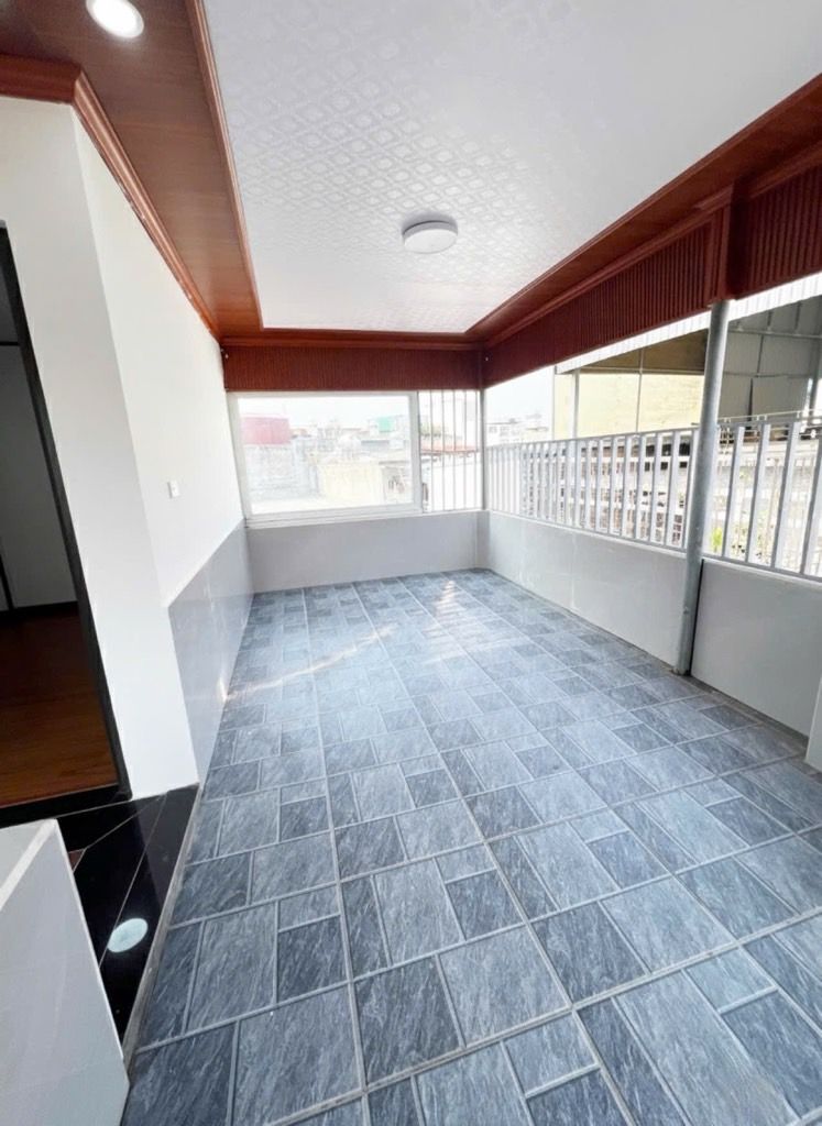 NHÀ LÔ GÓC MẶT TIỀN RỘNG NỞ HẬU - VỊ TRÍ TRUNG TÂM NGỌC LÂM NGUYỄN VĂN CỪ. HÀNG XÓM MYPEC