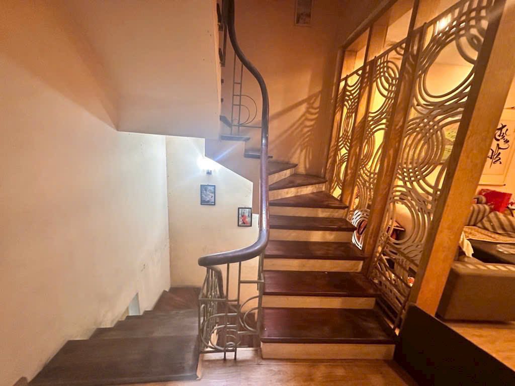 NGUYỄN VĂN CỪ - LONG BIÊN - 70M 4 TẦNG - Ô TÔ ĐỖ CỬA - NHÀ DÂN XÂY CỰC CHẮC - Ô CHỜ THANG MÁY - SỔ NỞ HẬU - ĐẦU TƯ CHỐT 