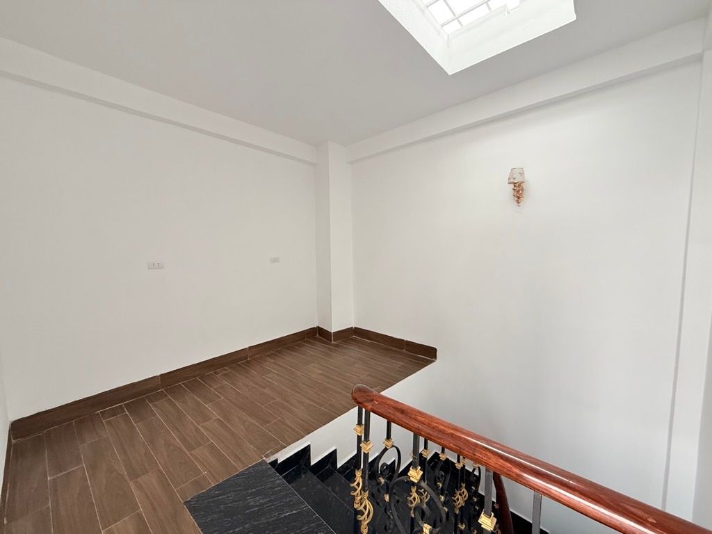 NHÀ ĐỘI CẤN - BA ĐÌNH GIÁP RANH TÂY HỒ - CẦU GIẤY 32M 6 TẦNG MỚI KOONG  NHÀ ĐẸP Ở NGAY - LÔ GÓC - 2 NHÀ RA PHỐ - TẶNG FULL NỘI THẤT