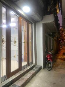 BA ĐÌNH - NHỎ XINH - SÁT MẶT PHỐ - NGÕ THÔNG - 30M x 5 TẦNG - SỔ ĐỎ VUÔNG A4