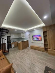 NHÀ HỘ KHẨU TT HOÀN KIẾM GIÁP RANH HBT- TÂY HỒ - 4 TẦNG 30M- FULL NỘI THẤT XỊN XÒ -Ở NGAY