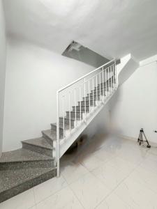 ÂU CƠ - TÂY HỒ GIÁP RANH BA ĐÌNH - CẦU GIẤY 40M - 3 TẦNG - KO QUY HOẠCH - CHỈ 2 TỶ - TẦM TIỀN 