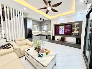 ÂU CƠ - TÂY HỒ - HƠN 3 TỶ S.Ở HỮU NGAY NGAY NHÀ ĐE.P - 3TẦNG - Ô TÔ ĐỖ ĐỖ CỬA - ĐẤT NÂU XỊN - KINH DOANH ONLINE