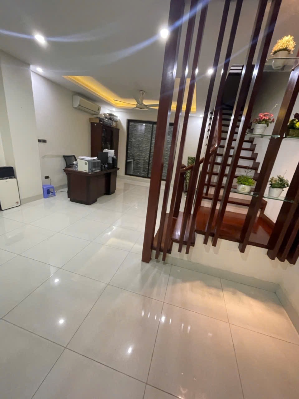 Cho thuê tầng 1 - 70m2 - mặt tiền 5m
