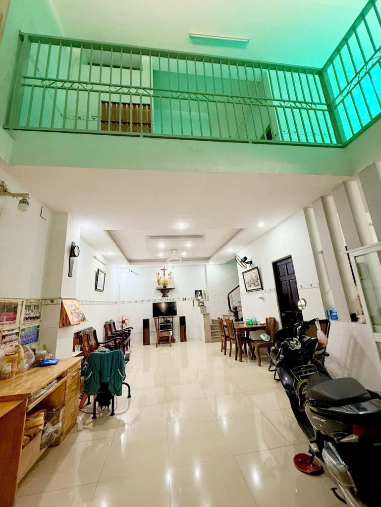 CẦN BÁN GẮP NHÀ MẶT TIỀN KINH DOANH NGANG KHỦNG QUẬN 12 HƠN 8M2 GIÁ CHỈ 14 TỶ.