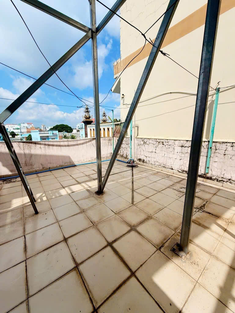 CẦN BÁN GẮP NHÀ MẶT TIỀN KINH DOANH NGANG KHỦNG QUẬN 12 HƠN 8M2 GIÁ CHỈ 14 TỶ.