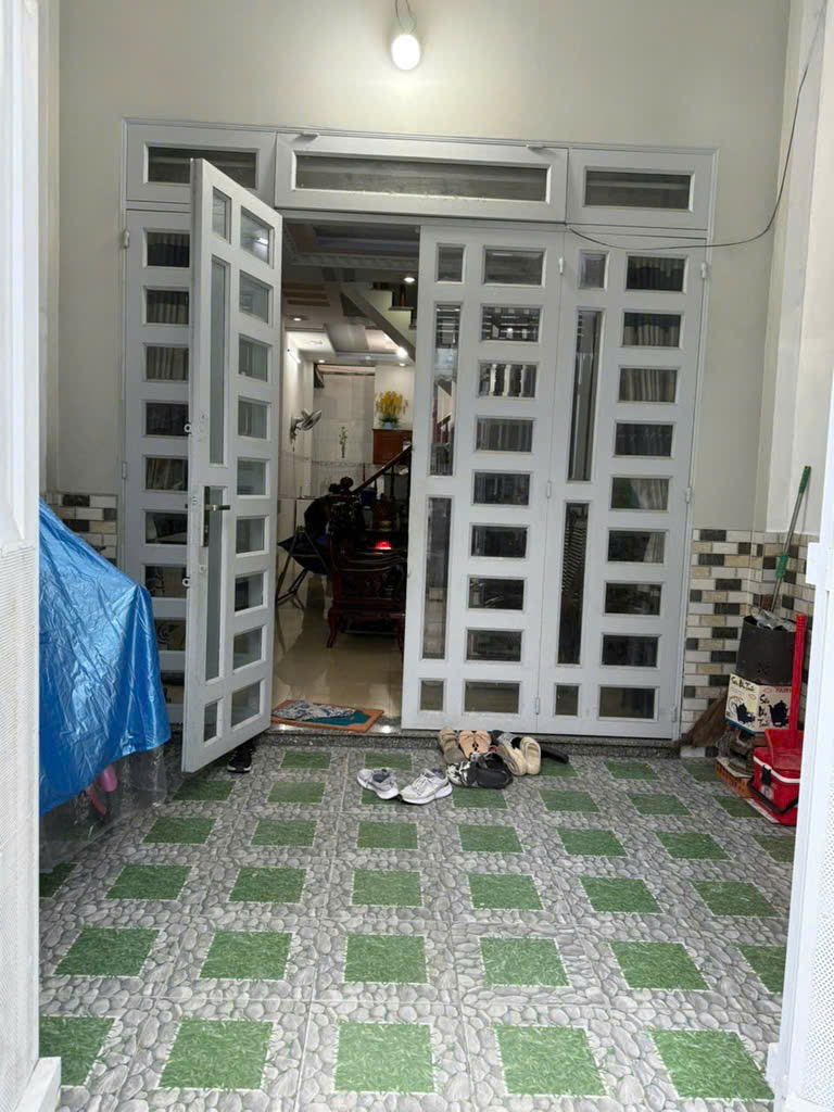 CHỦ CẦN BÁN GẮP CĂN NHÀ 3 TẦNG, 4 PHÒNG NGỦ TẶNG FULL NỘI THẤT ,HẠ GIÁ MẠNH CHĨ CÒN  5,280 T.Ỷ.