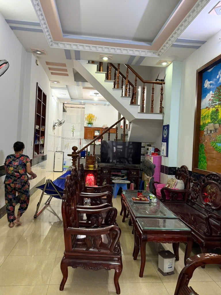 CHỦ CẦN BÁN GẮP CĂN NHÀ 3 TẦNG, 4 PHÒNG NGỦ TẶNG FULL NỘI THẤT ,HẠ GIÁ MẠNH CHĨ CÒN  5,280 T.Ỷ.