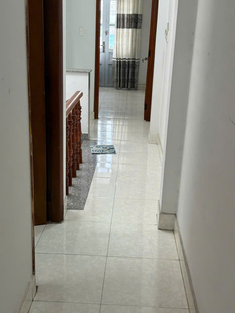 CHỦ CẦN BÁN GẮP CĂN NHÀ 3 TẦNG, 4 PHÒNG NGỦ TẶNG FULL NỘI THẤT ,HẠ GIÁ MẠNH CHĨ CÒN  5,280 T.Ỷ.