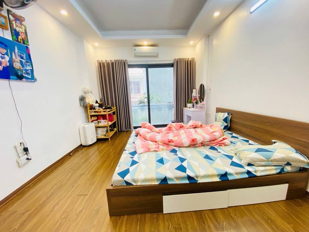 Bán Nhà Phố Đại Từ gần hồ Linh Đàm, 45m2, 5 tầng, sổ đỏ chính chủ, nhỉnh 8 tỷ