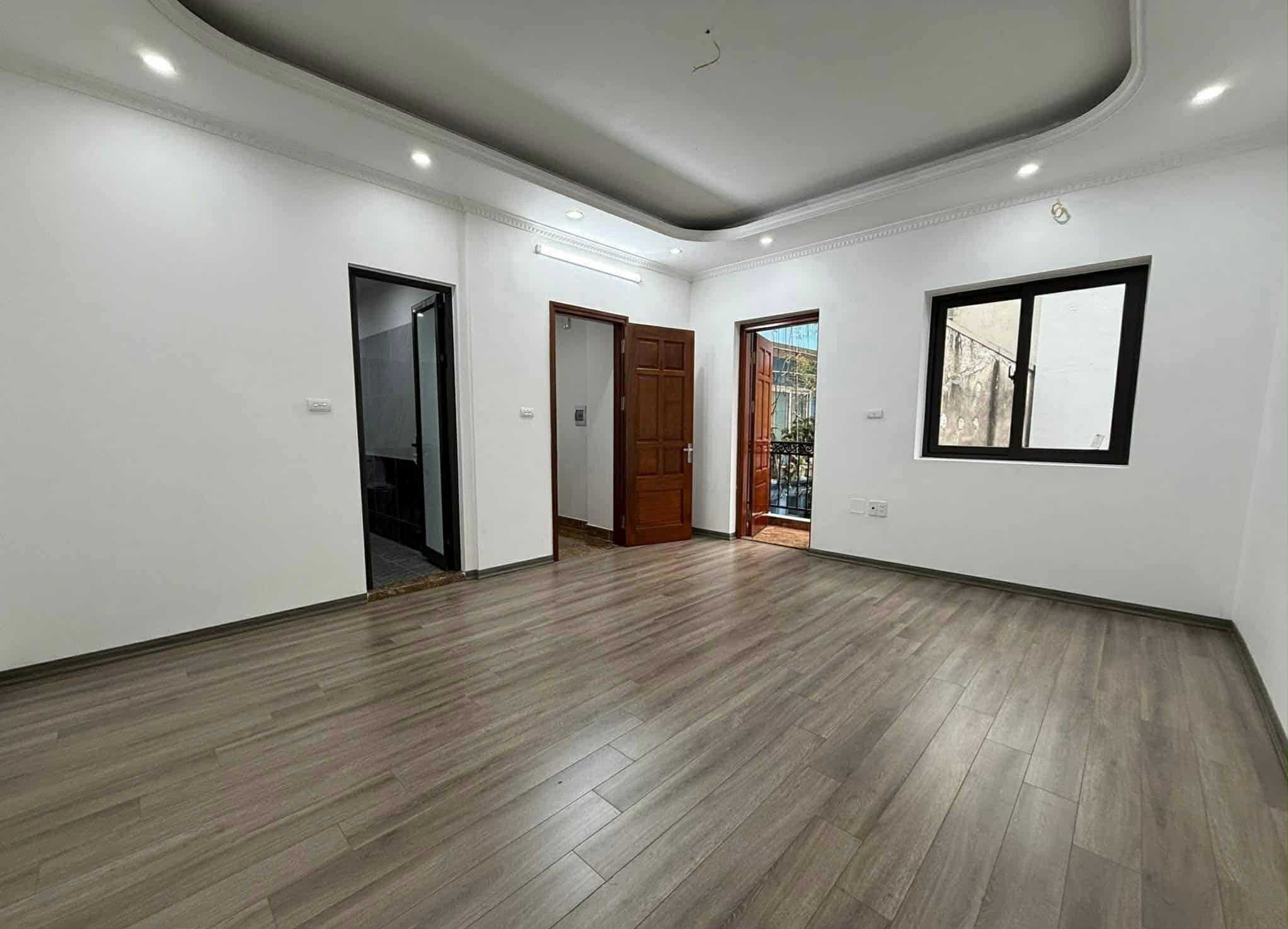 Bán Nhà Mặt Ngõ Định Công, Ô Tô đỗ cửa, ngõ thông, 33m2 5 Tầng MT 5m chỉ 7,x tỷ