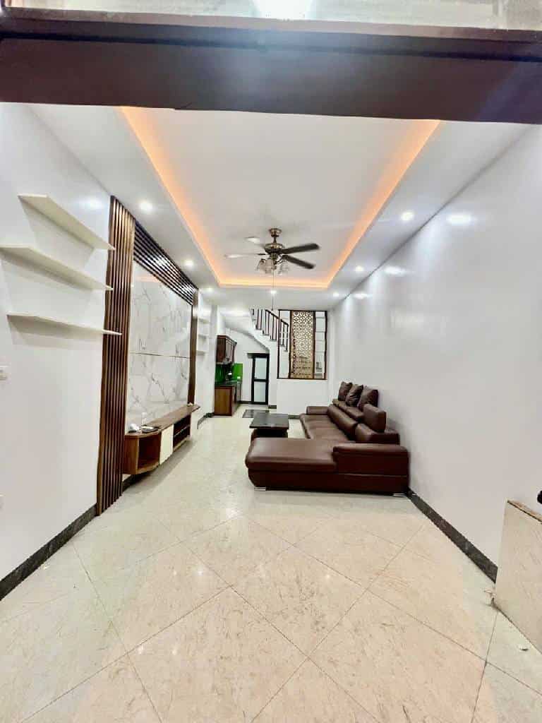 Bán nhà phố Nguyễn Đức Cảnh, gần Đền Lừ 42m2 Mt 3.4m xây 5 tầng thoáng sáng chỉ 8 tỷ