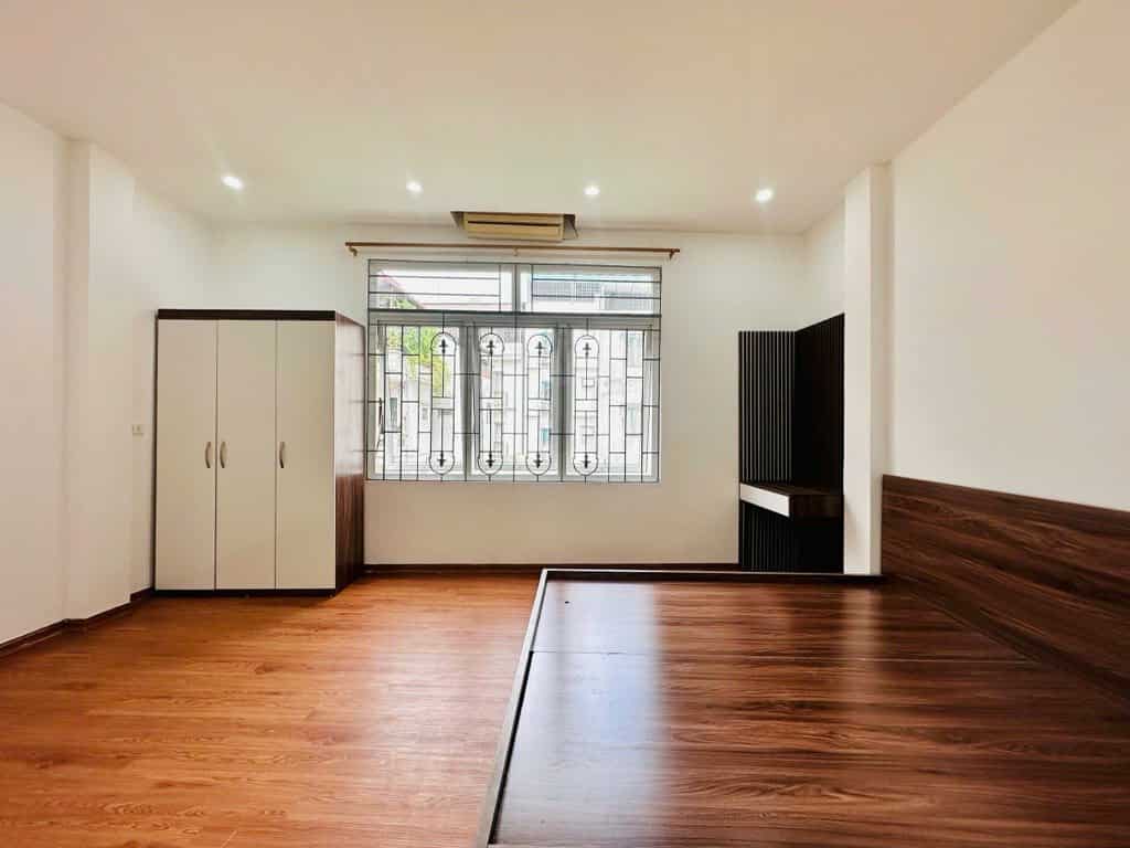 Bán nhà phố Nguyễn Đức Cảnh, gần Đền Lừ 42m2 Mt 3.4m xây 5 tầng thoáng sáng chỉ 8 tỷ