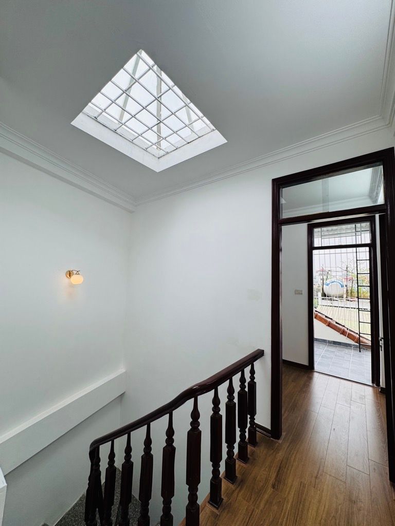 Bán nhà Mai Động, Hoàng Mai 34m2 Mt 4,3m xây 5 tầng mới đẹp, full nội thất, ngõ thông,ôtô