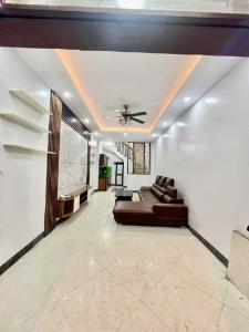 Bán nhà phố Nguyễn Đức Cảnh, gần Đền Lừ 42m2 Mt 3.4m xây 5 tầng thoáng sáng chỉ 8 tỷ