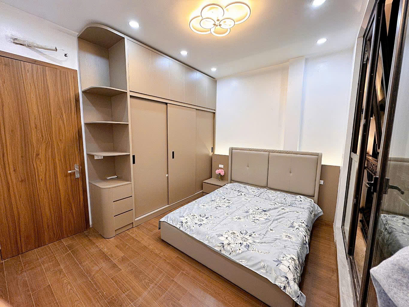 HÀNG XỊN VẠN PHÚC HÀ ĐÔNG BAY CỰC NHANH - OTO ĐỖ CỬA - 5 TẦNG THANG MÁY  - KINH DOANH - PHÂN LÔ BÀN CỜ - 2 THOÁNG TRƯỚC SAU- BA BƯỚC RA MẶT PHỐ ĐƯỜNG ĐÔI VẠN PHÚC