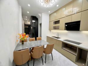 HÀNG XỊN VẠN PHÚC HÀ ĐÔNG BAY CỰC NHANH - OTO ĐỖ CỬA - 5 TẦNG THANG MÁY - KINH DOANH - PHÂN LÔ BÀN CỜ - 2 THOÁNG TRƯỚC SAU- BA BƯỚC RA MẶT PHỐ ĐƯỜNG ĐÔI VẠN PHÚC