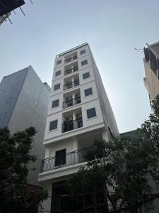 BÁN CCMN 8 TẦNG – MẶT CÔNG VIÊN - PHÂN LÔ Ô TÔ TRÁNH – VĂN QUÁN