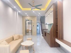 Trung tâm Văn Phú, 5tầng thang máy - ô tô đỗ cổng .