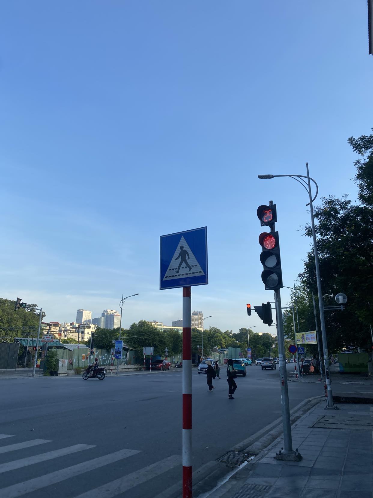 BÁN NHÀ “ĐẸP NHƯ TRANH” TẠI ĐỐNG ĐA, 2 Ô TÔ ĐỖ CỬA 44.5m2 - 8 Tỷ