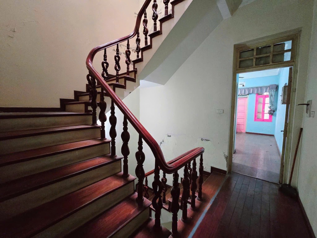 BÁN NHÀ PHỐ HUỲNH THÚC KHÁNG - ĐỐNG ĐA - SÂN RIÊNG, CỔNG RIÊNG - LÔ GÓC - 45m2 - 11 TỶ