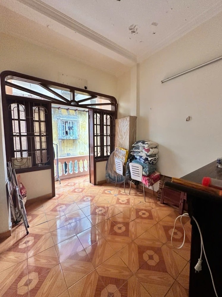 Bán nhà lô góc Nguyễn Chí Thanh - ô tô tránh, thông tứ tung - an sinh đỉnh cao -