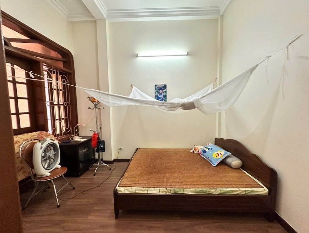 Bán nhà lô góc Nguyễn Chí Thanh - ô tô tránh, thông tứ tung - an sinh đỉnh cao -